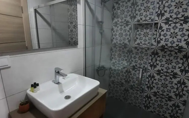 Adil Otel