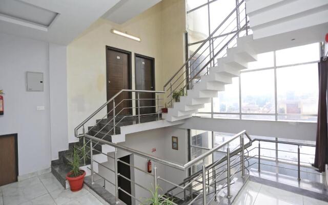 FabHotel Tekarees Inn Hazratganj