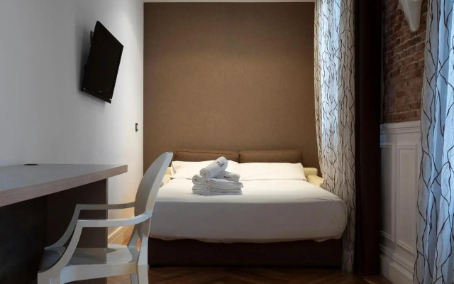 Petit Palace Lealtad Plaza