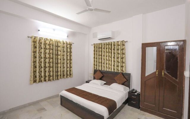 OYO 9971 Hotel Royal T