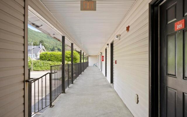 Garibaldi Inn at the Bay