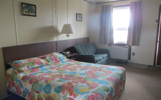 Adams Golden Acres Motel