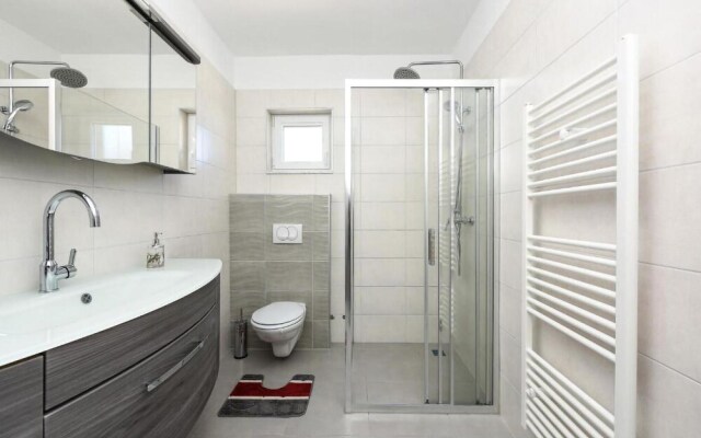 Amazing Home in Zadar with Hot Tub, Sauna & WiFi