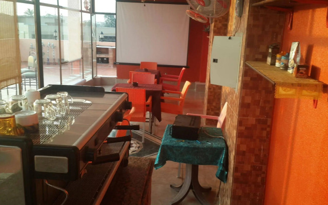 Pyramids Plateau Inn