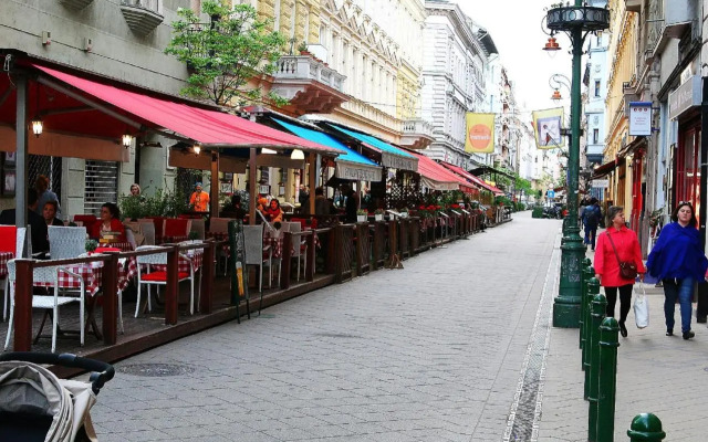 Budapest Center Apartments-Tomy