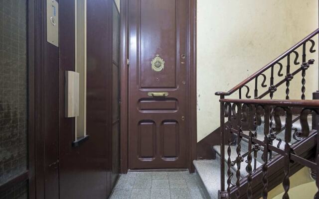 Spacious 4 Bed Apt Close to Sagrada Familia Temple