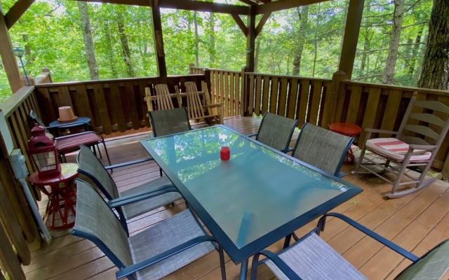 Amazing Dreams 2 Bedroom Cabin by RedAwning