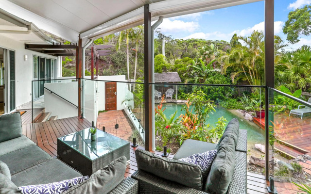 A Tropical Family Oasis in Sunshine Beach