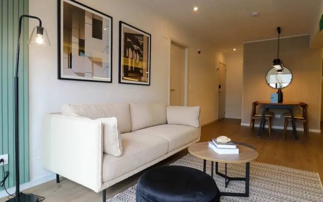 w Elegant 2BR w Balcony Near Larcomar
