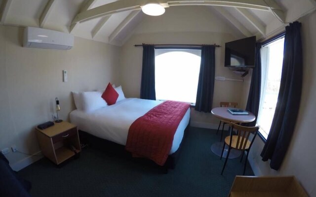Lakeview Colonial Motel
