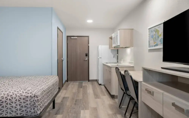 WoodSpring Suites Medford near I-5