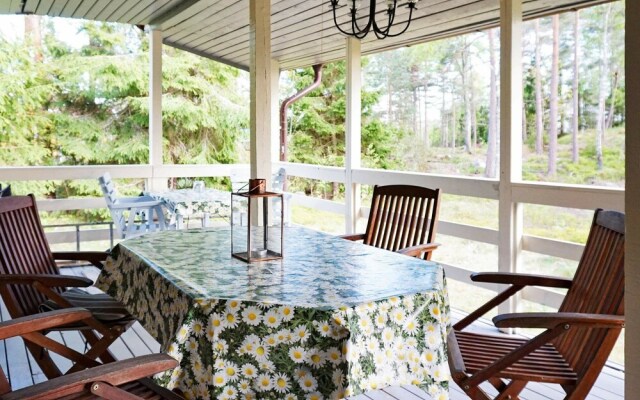 7 Person Holiday Home in Tanumshede