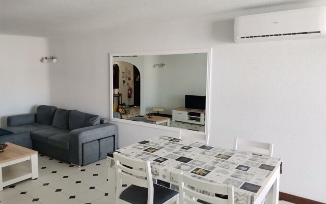 Cozy 1-bed Apartment Near Oura Beach