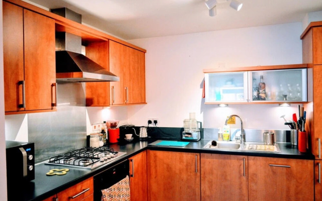 Modern 2 Bedroom Apartment Near the Sea