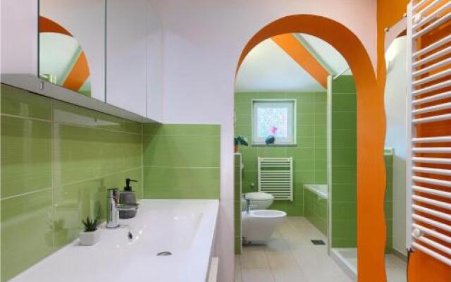 Four bedroom Holiday Home In Loborika