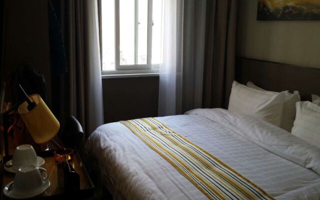 Home Inn Plus Shanghai Huaihai Road Sinan Road