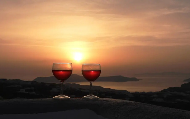 Santorini 180 Degrees