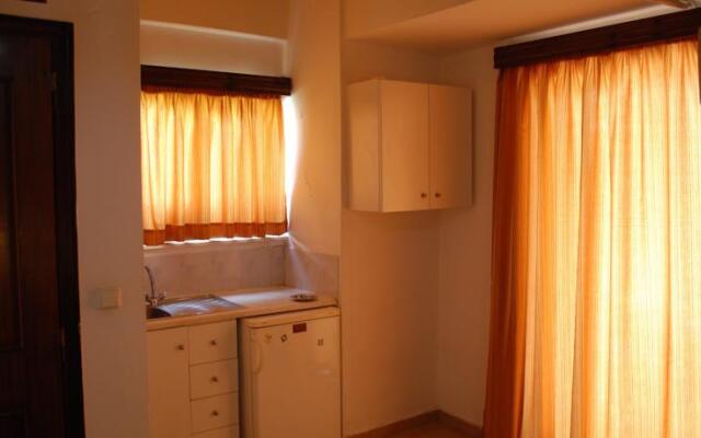 Manos Apartments