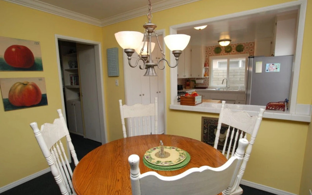 Belvue Lane 68129 by RedAwning