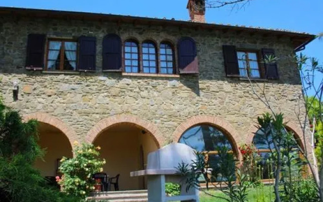 Beautiful Private Villa for 10 People with Private Pool, WIFI, TV, Pets Allowed and Parking