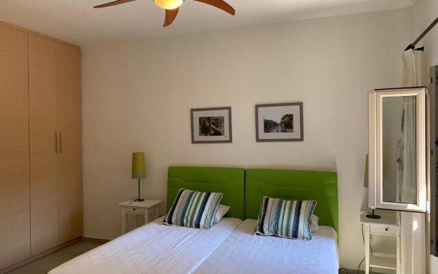 Relax Joy Villa - Easy Beach Access 150m Away