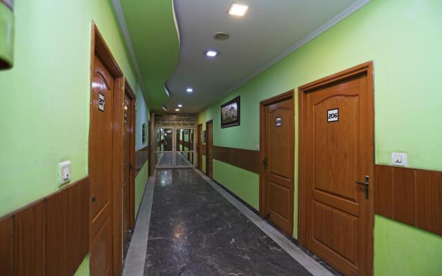 OYO 7147 Hotel Madhur Regency