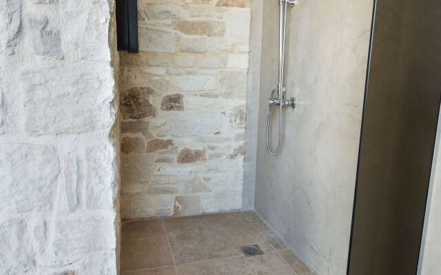 Kalamaki Luxury Suites