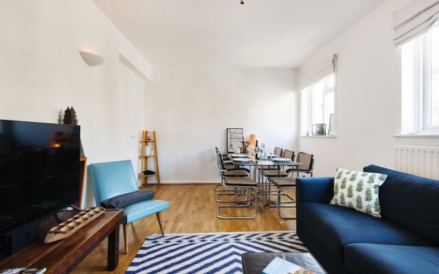 Bright and Breezy home by Clapham Common