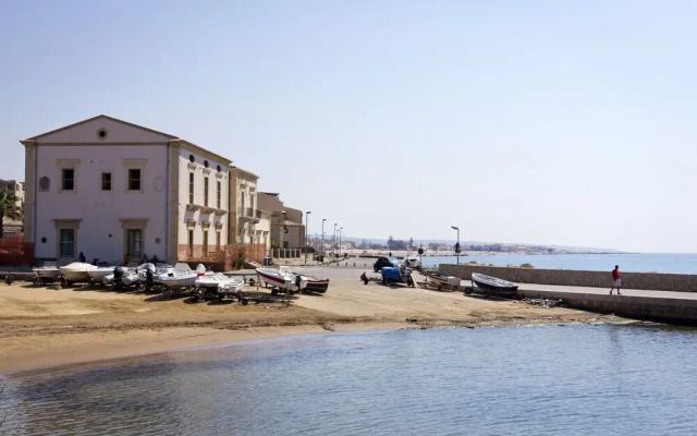 Holiday Home a Stones Throw From the sea
