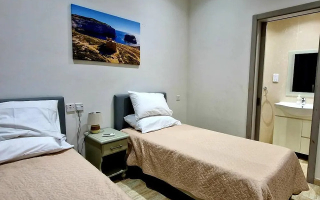 Modern 4-bed Home in Ix-xaghra, Valley View Pool