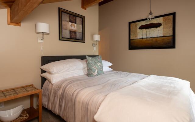 Mount Robson Mountain River Lodge