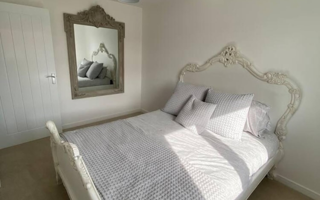 Beautiful 4 Bedroom 3 Beds House in Glasgow