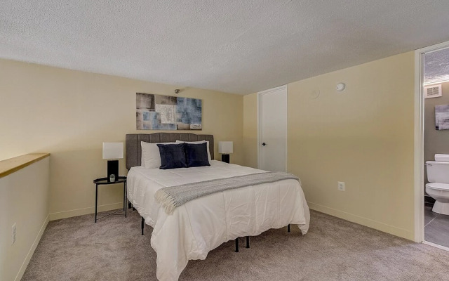 FRONTDESK The Cosmopolitan Apts Philadelphia