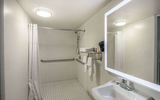 Howard Johnson by Wyndham Vero Beach/I-95