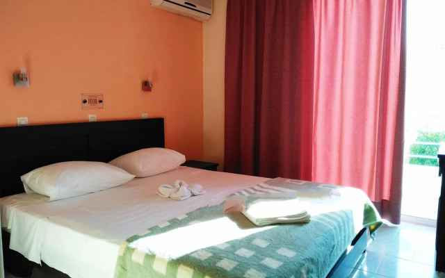 Leonidas Hotel and Studios