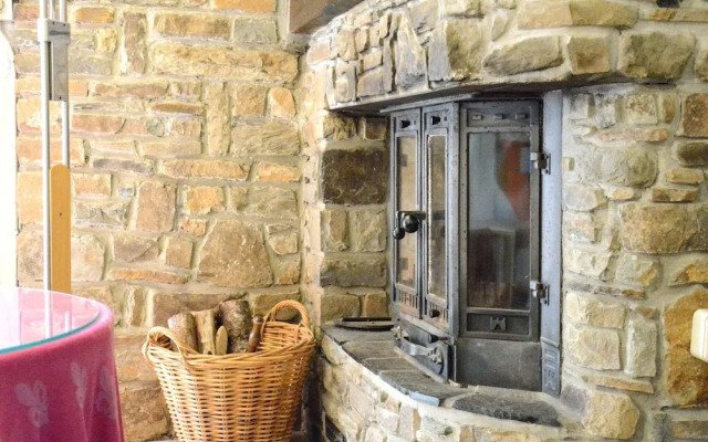 Luxury Pet Friendly Chalet in Bièvre near Forest