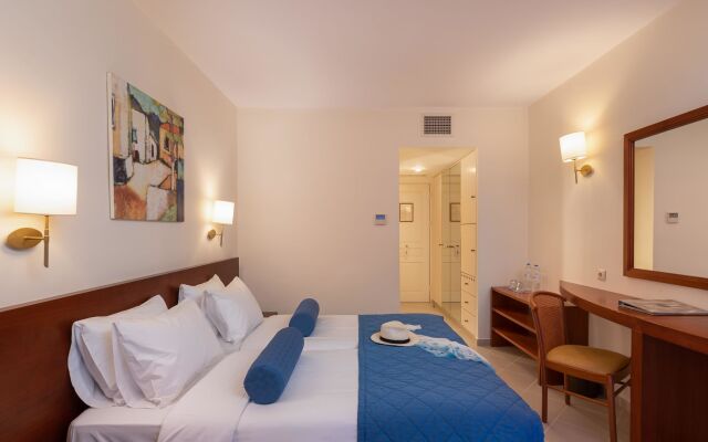 Anissa Beach & Village Resort