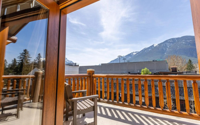 Brewster Mountain Lodge