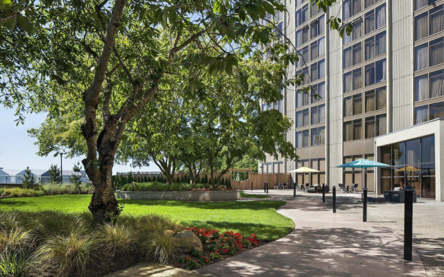 Radisson Blu Vancouver Airport Hotel & Marina
