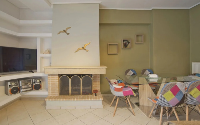 Seaside Apartment in Piraeus