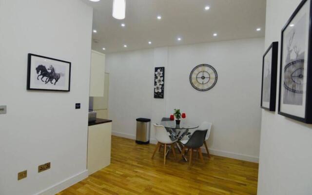 Cosy Central Self Contained Flat by CozyNest