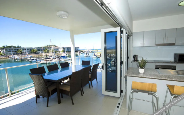 Beachside Magnetic Harbour Holiday Apartments
