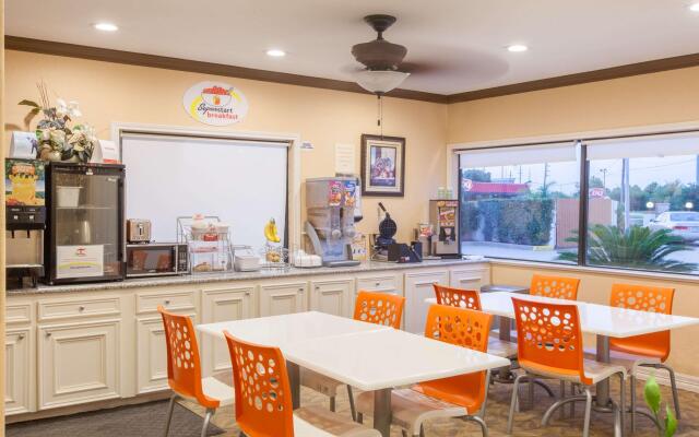 Super 8 by Wyndham Houston/Willowbrook/Hwy 249