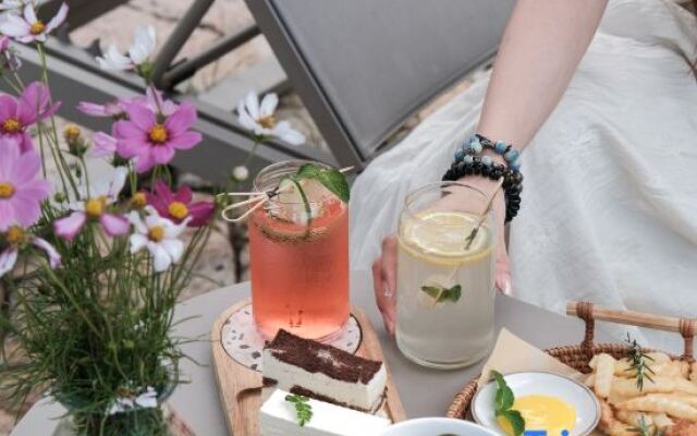 Two Marmots · Wild Luxury Private Hot Spring Resort Moganshan Homestay