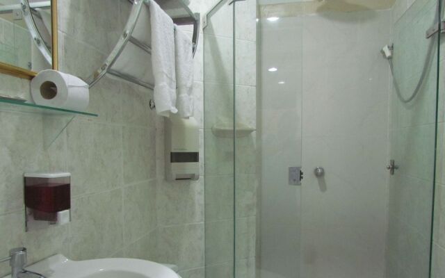 Rizzo Plaza Hotel