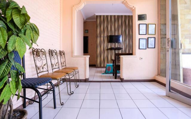 RedDoorz near Metro Indah Mall