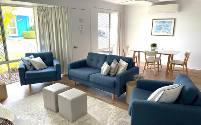 2 Bedroom Ground Level Villa in Tropical 4* Resort – Guest Rooms – Noosaville