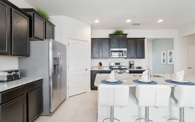 5BR Pool Home w Gameroom