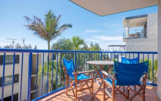 Jade Waters U4/ Latona Ave