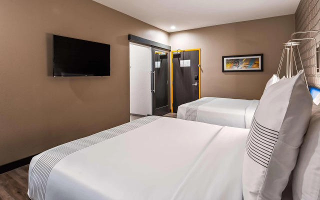 Glo By Best Western